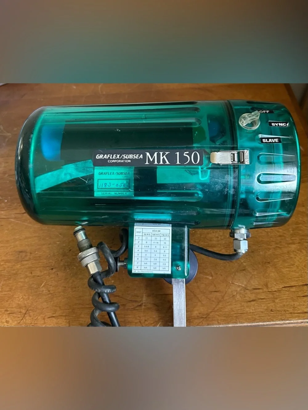 Nikon Nikonos III Film Camera 35mm Lens w/ Graflex/Subsea MK 150 Strobe Light